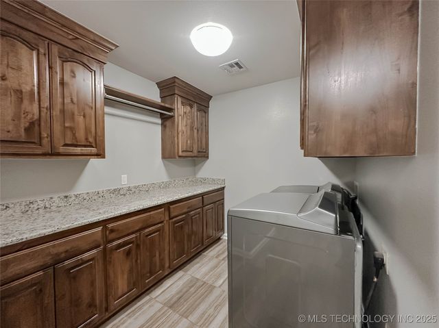 6133 E Engelmann Street, Claremore, OK 74019