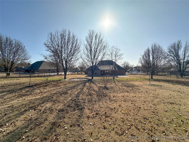6133 E Engelmann Street, Claremore, OK 74019
