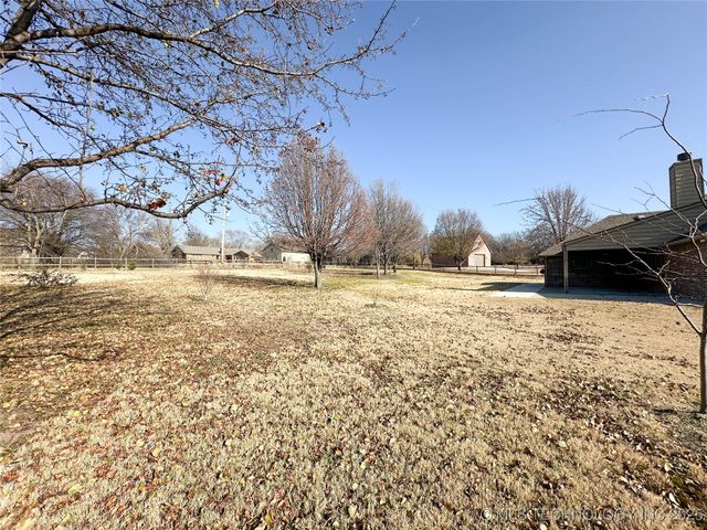 6133 E Engelmann Street, Claremore, OK 74019