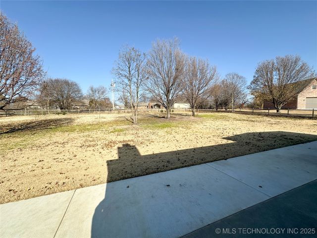6133 E Engelmann Street, Claremore, OK 74019