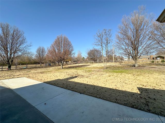 6133 E Engelmann Street, Claremore, OK 74019