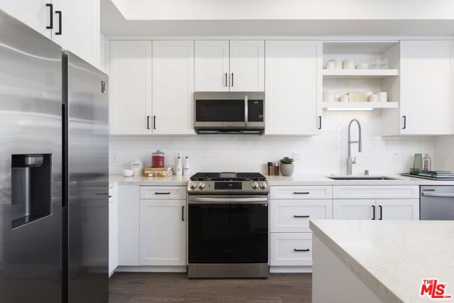 11950 Erwin Street Street 404, North Hollywood (los Angeles), CA 91606