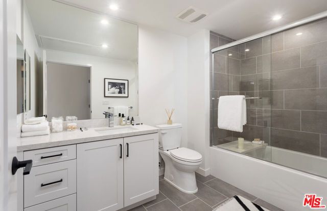 11950 Erwin Street Street 404, North Hollywood (los Angeles), CA 91606