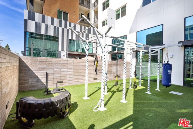 11950 Erwin Street Street 404, North Hollywood (los Angeles), CA 91606