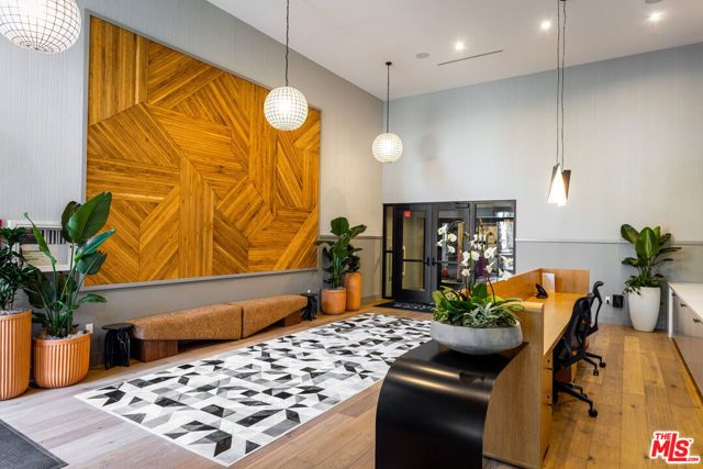 11950 Erwin Street Street 404, North Hollywood (los Angeles), CA 91606