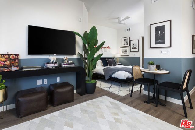 11950 Erwin Street Street 404, North Hollywood (los Angeles), CA 91606