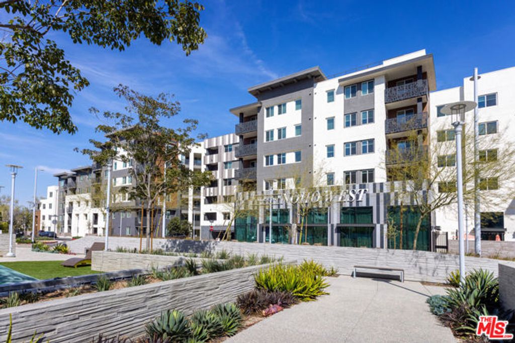 11950 Erwin Street Street 404, North Hollywood (los Angeles), CA 91606