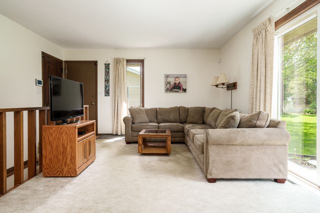 11891 Tresemer Road, Roscoe, IL 61073
