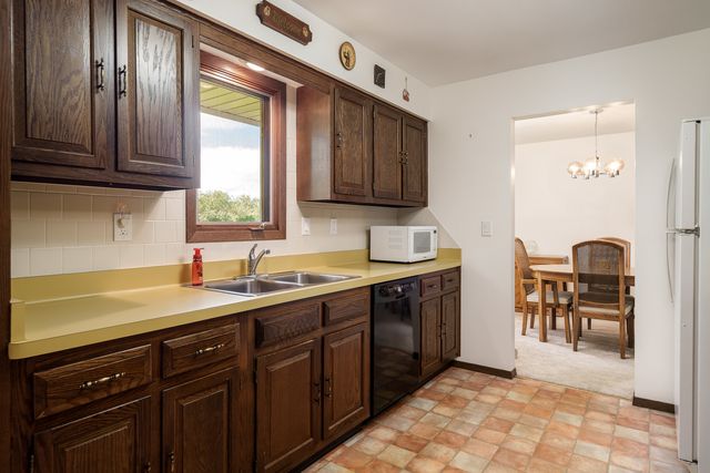 11891 Tresemer Road, Roscoe, IL 61073