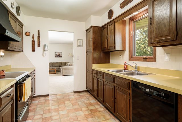 11891 Tresemer Road, Roscoe, IL 61073