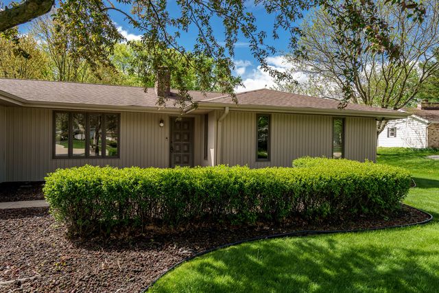 11891 Tresemer Road, Roscoe, IL 61073