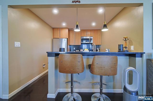 33 Markham Circle 91, Englewood, NJ 07631