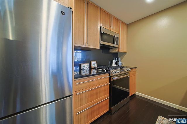 33 Markham Circle 91, Englewood, NJ 07631