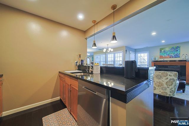 33 Markham Circle 91, Englewood, NJ 07631