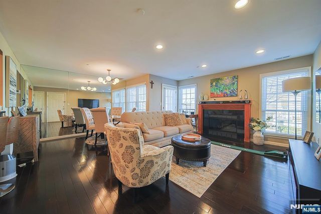 33 Markham Circle 91, Englewood, NJ 07631