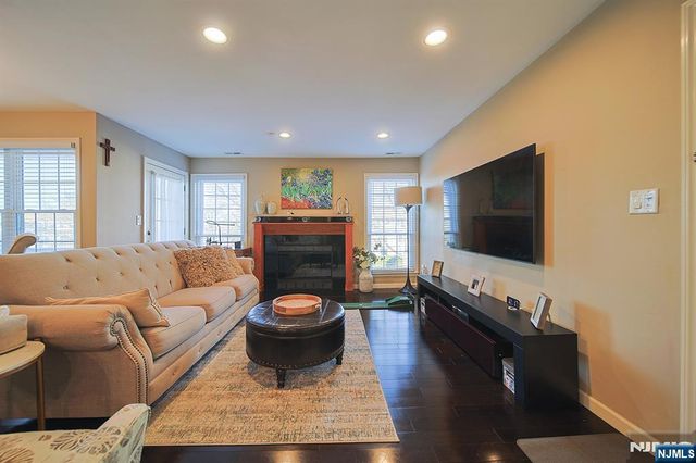 33 Markham Circle 91, Englewood, NJ 07631