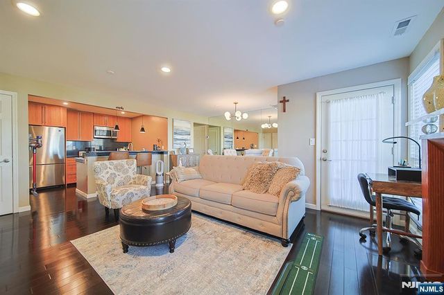 33 Markham Circle 91, Englewood, NJ 07631