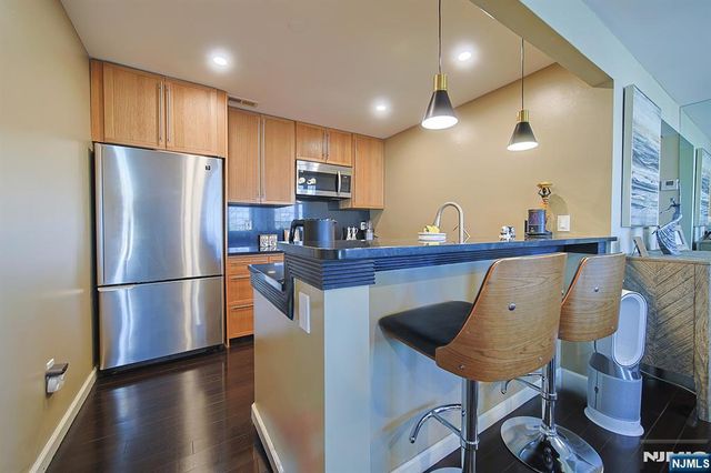 33 Markham Circle 91, Englewood, NJ 07631