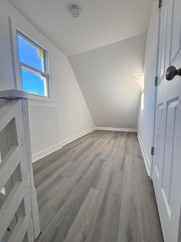 5042 Reading Avenue, East Chicago, IN 46312