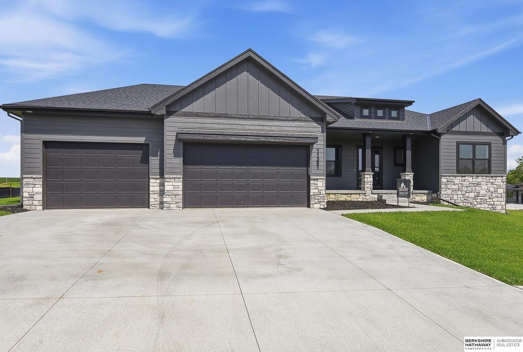 11361 S 185th Avenue, Gretna, NE 68028