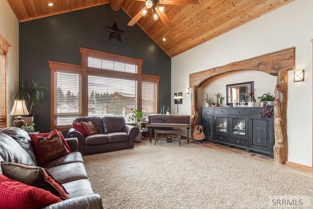 850 W 10000 N, Tetonia, ID 83452