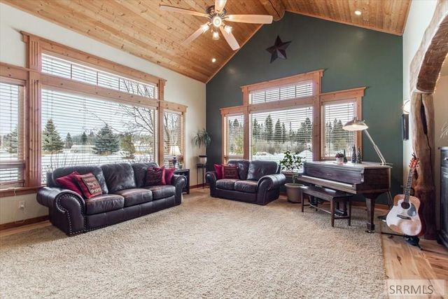 850 W 10000 N, Tetonia, ID 83452