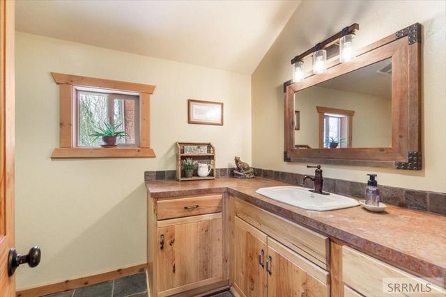 850 W 10000 N, Tetonia, ID 83452