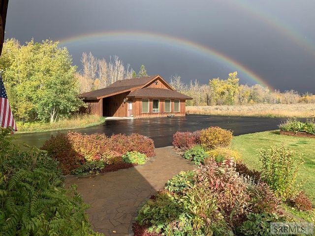 850 W 10000 N, Tetonia, ID 83452