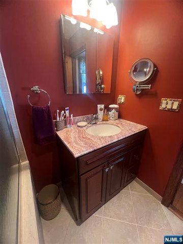 580 Oregon Avenue, Cliffside Park, NJ 07010