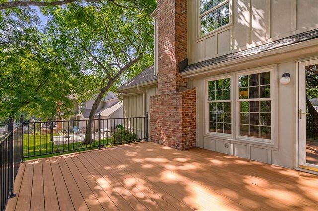 11701 W 101st Street, Overland Park, KS 66214