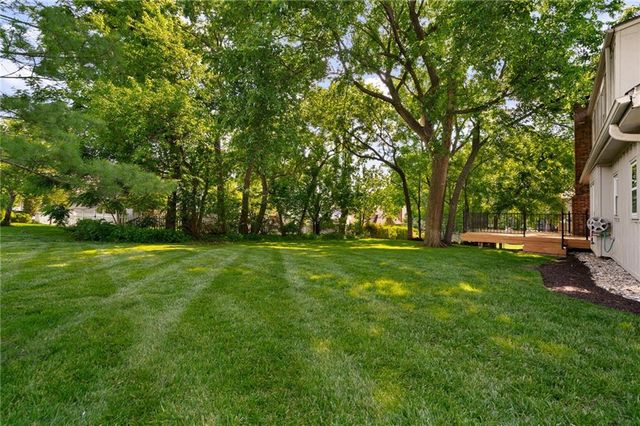 11701 W 101st Street, Overland Park, KS 66214