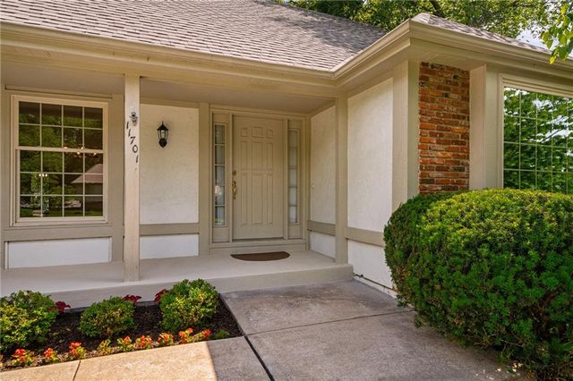 11701 W 101st Street, Overland Park, KS 66214