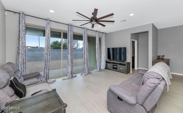 2405 E BEVERLY Road, Phoenix, AZ 85042