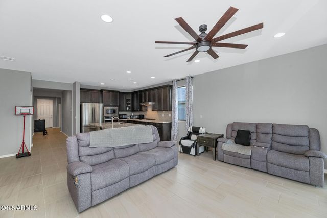 2405 E BEVERLY Road, Phoenix, AZ 85042