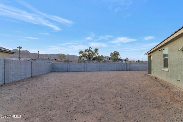 2405 E BEVERLY Road, Phoenix, AZ 85042