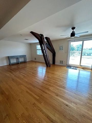 615 Main St 7, Barnstable, MA 02601