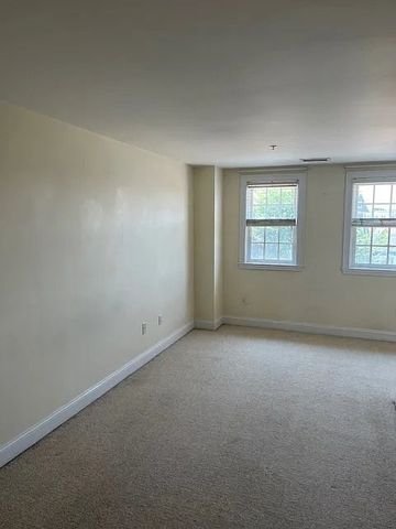 615 Main St 7, Barnstable, MA 02601