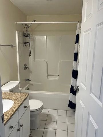 615 Main St 7, Barnstable, MA 02601