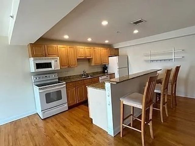 615 Main St 7, Barnstable, MA 02601