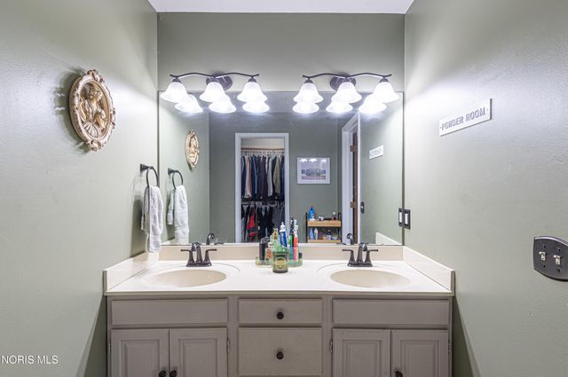 5665 Fox Hollow Court, Sylvania, OH 43560