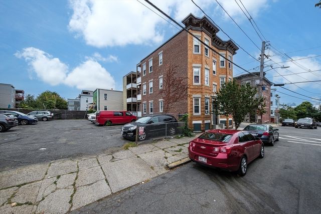 51 Shurtleff 3, Chelsea, MA 02150