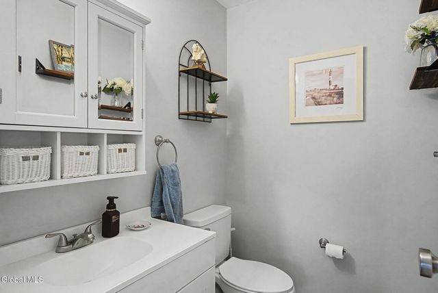 7 Groveland Avenue, Rotterdam, NY 12306