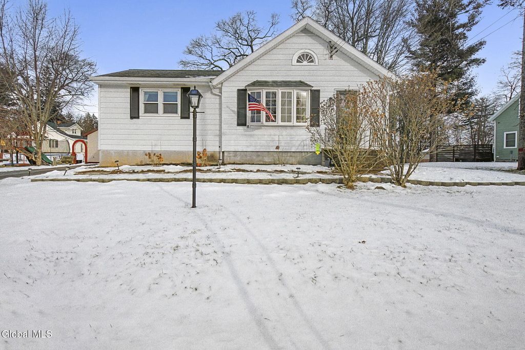 7 Groveland Avenue, Rotterdam, NY 12306