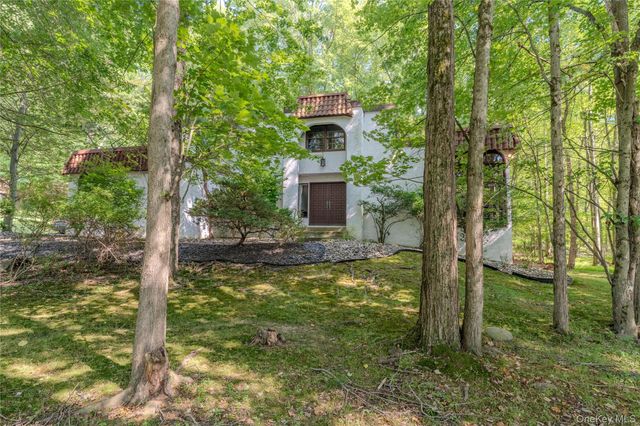 23 Rolling Way, New City, NY 10956