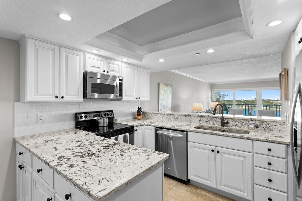 Image 19 of property listing at 2 ADALIA AVENUE 1002, Tampa, FL 33606