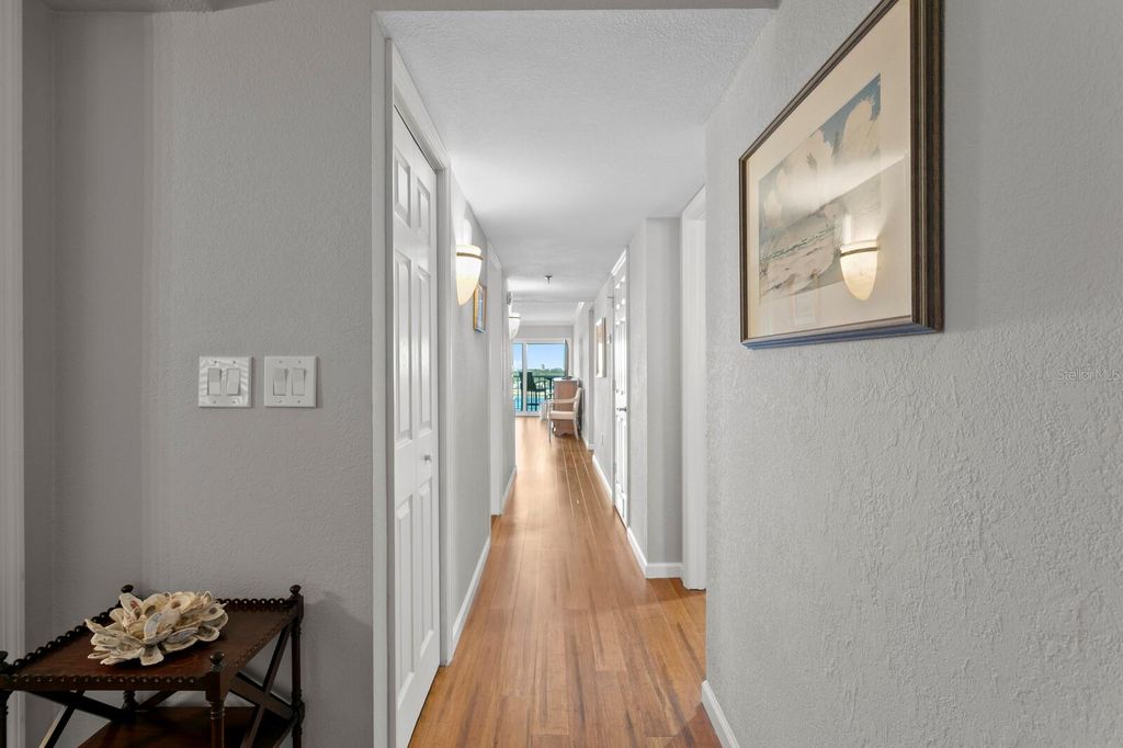 Image 4 of property listing at 2 ADALIA AVENUE 1002, Tampa, FL 33606