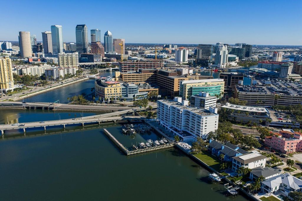 Image 59 of property listing at 2 ADALIA AVENUE 1002, Tampa, FL 33606