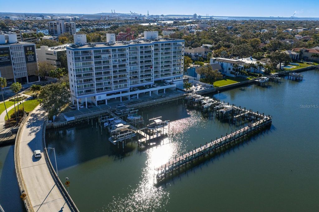 Image 76 of property listing at 2 ADALIA AVENUE 1002, Tampa, FL 33606