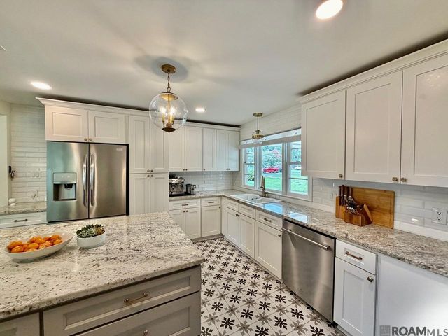 4836 Woodside Dr, Baton Rouge, LA 70808