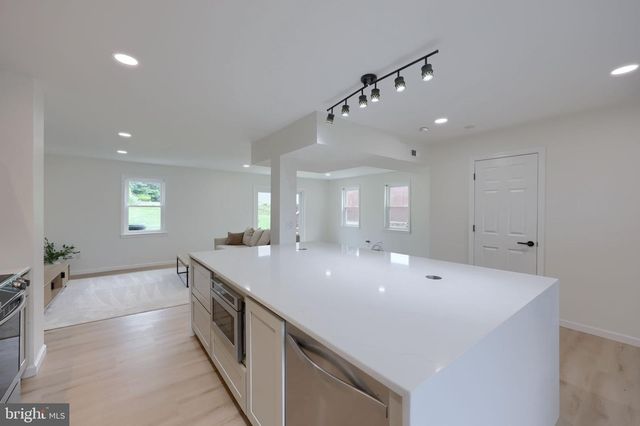 455 CROSSWINDS DR, Lititz, PA 17543